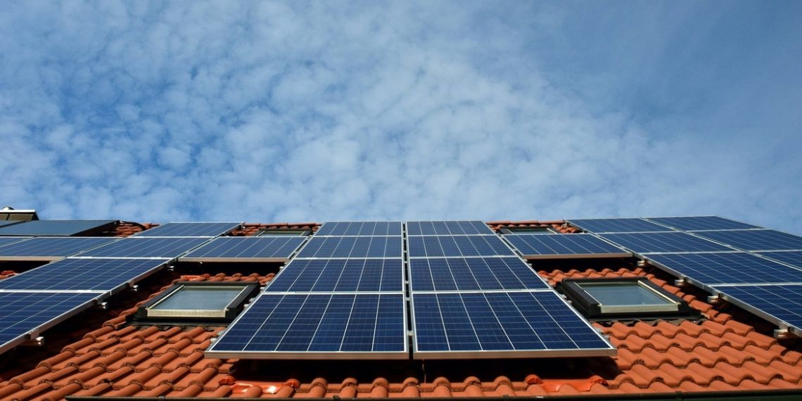 LT Renewables acquires Enerray solar - Roof