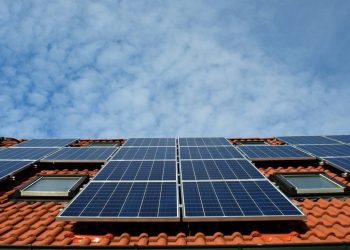 LT Renewables acquires Enerray solar - Roof